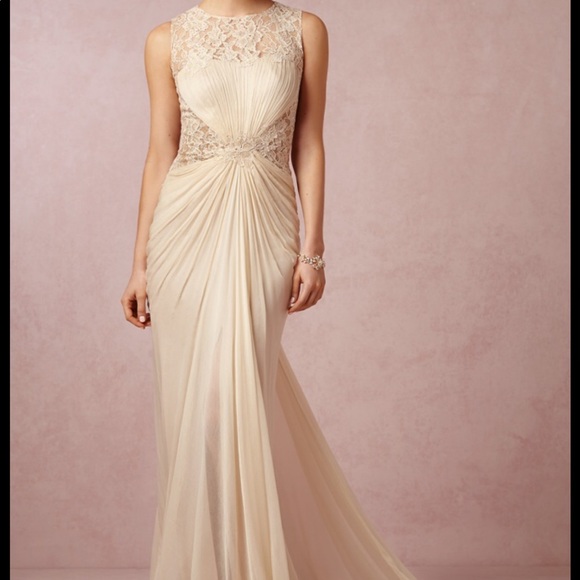 Beautiful dress - Picture 3 of 3